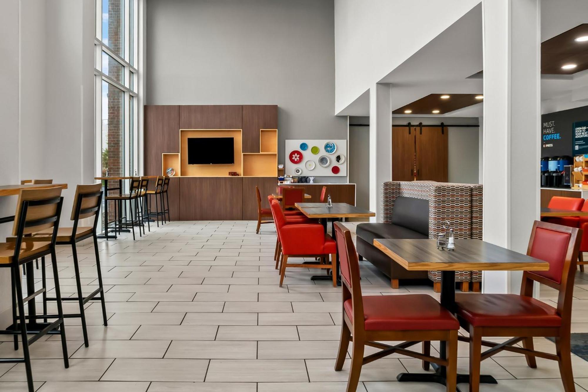 Holiday Inn Express Hotel & Suites Marion By Ihg Exterior photo