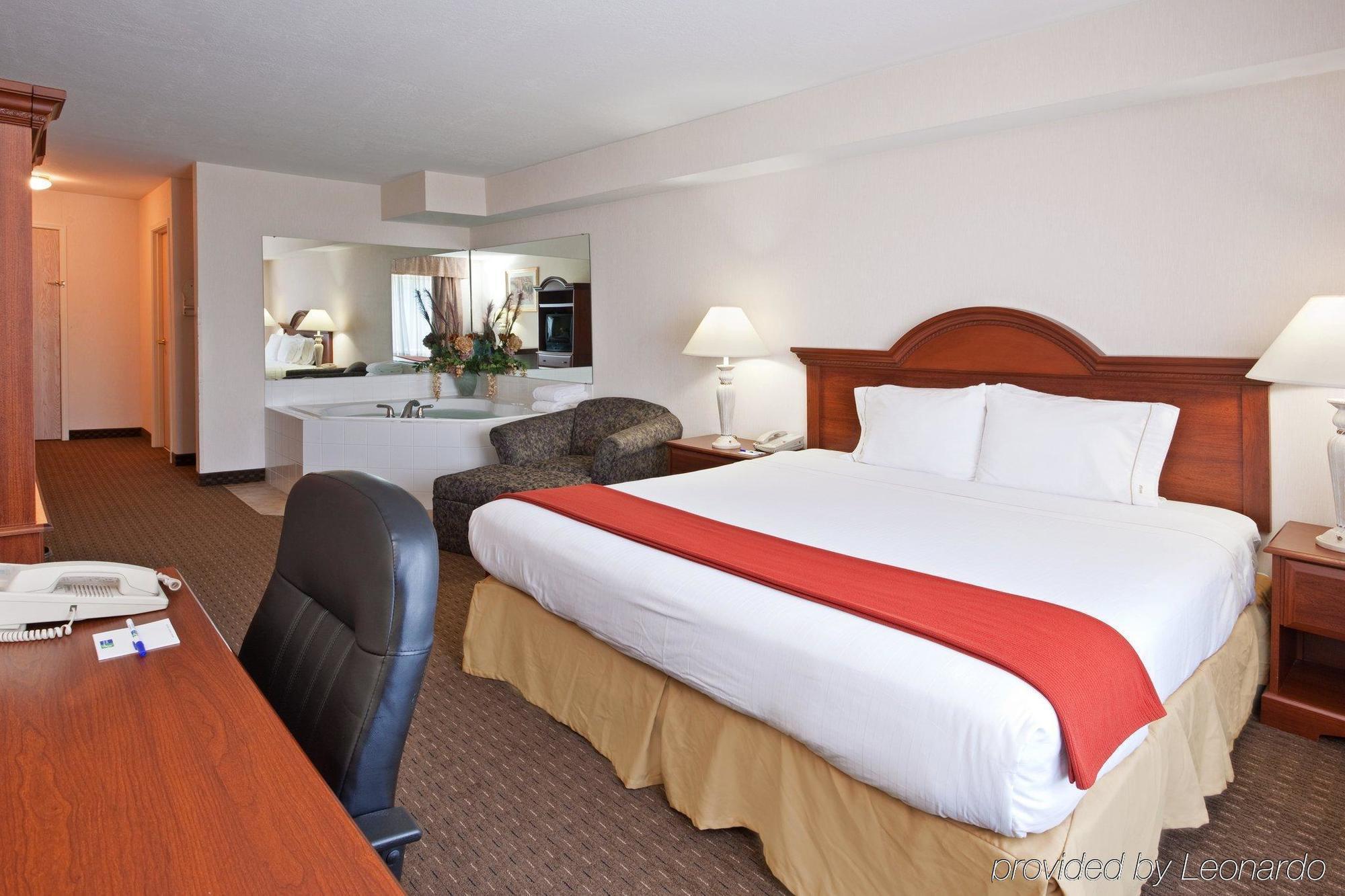 Holiday Inn Express Hotel & Suites Marion By Ihg Room photo