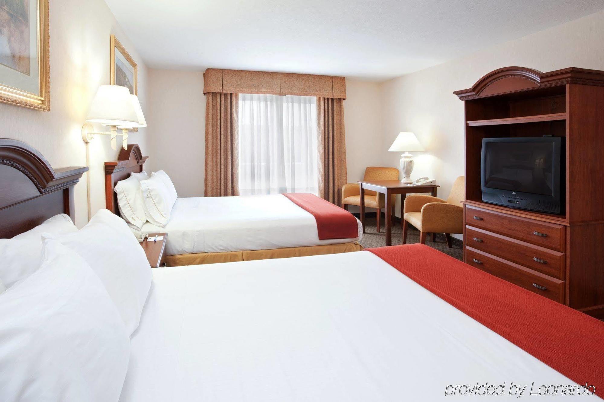 Holiday Inn Express Hotel & Suites Marion By Ihg Room photo